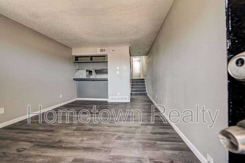 Edmond Condo: 1012 Chartrand Ave