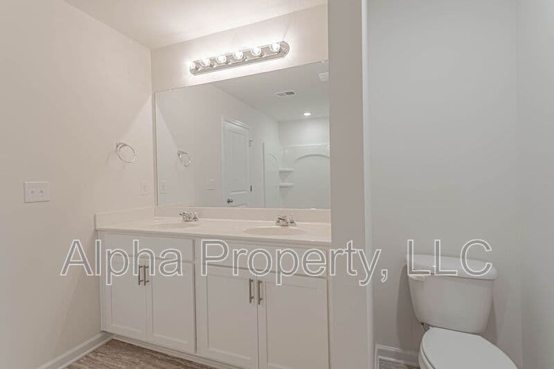 Greer House: 30 Moorlyn Ln