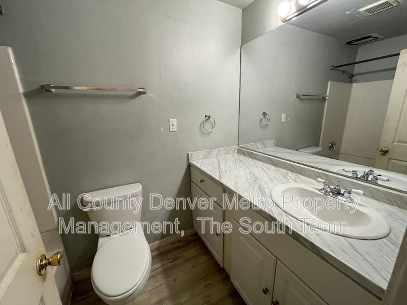 Aurora Condo: 1590 Clinton St