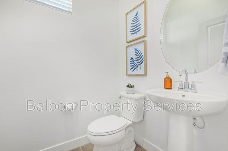Mesa Townhome: 3230 E Thomas Rd