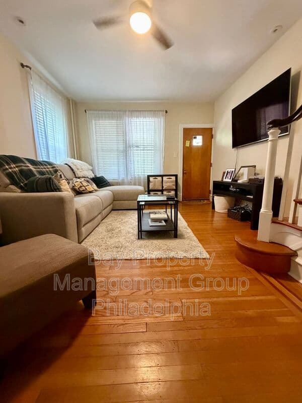 Philadelphia House: 15 West Abington Ave
