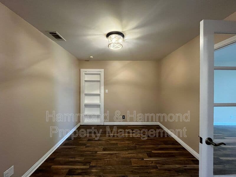 Granada Hills House: 16750 Index St.