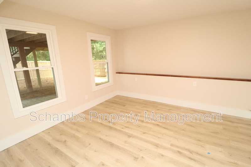 Cary House: 106 Kensbury Cir