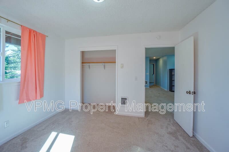 Vancouver House: 411 NE 120th Ave