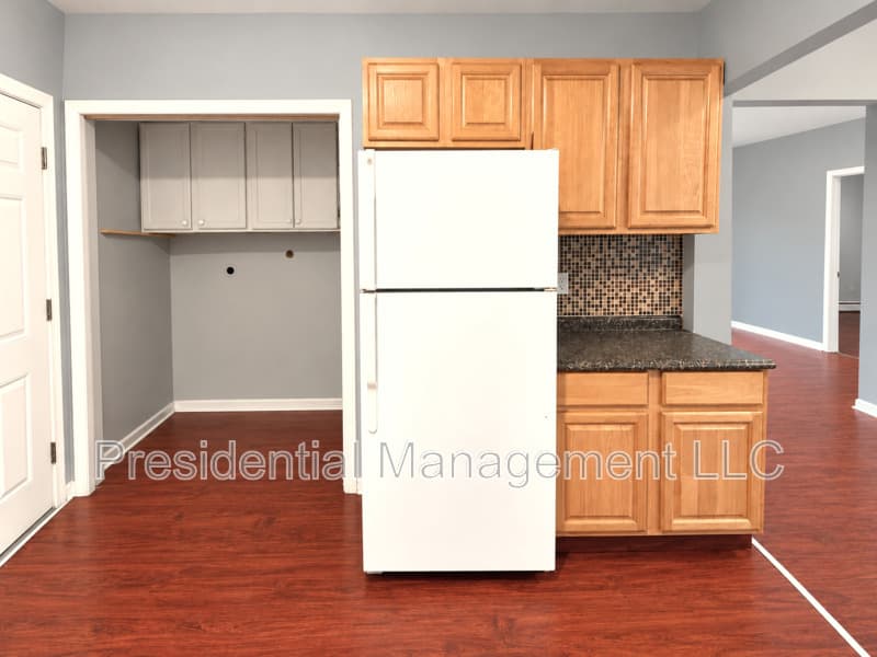 Waterbury Condo: 1696 North Main St