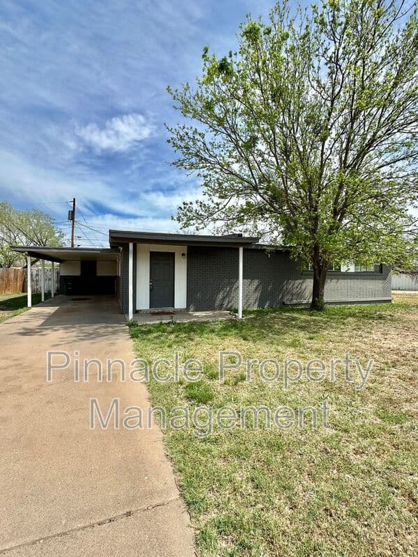 San Angelo House: 2401 Field St
