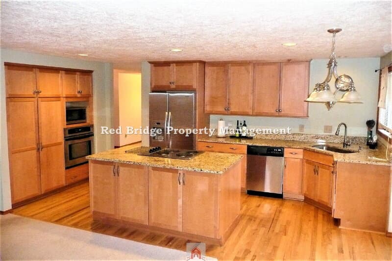 Portland House: 19840 Northwest Quail Hollow Drive