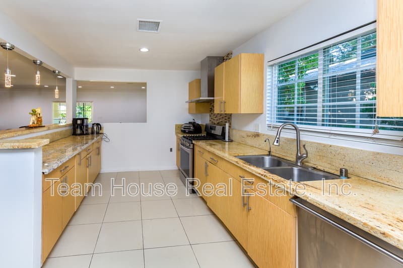 Reseda House: 19422 Welby Way