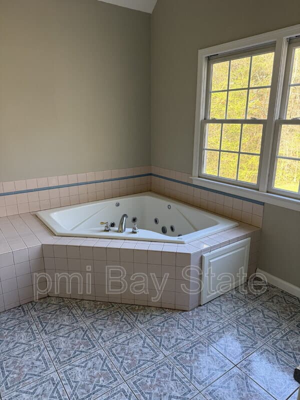 Upton House: 164 South St