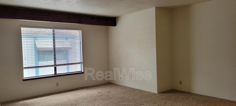 Grants Pass Condo: 832 NE D St