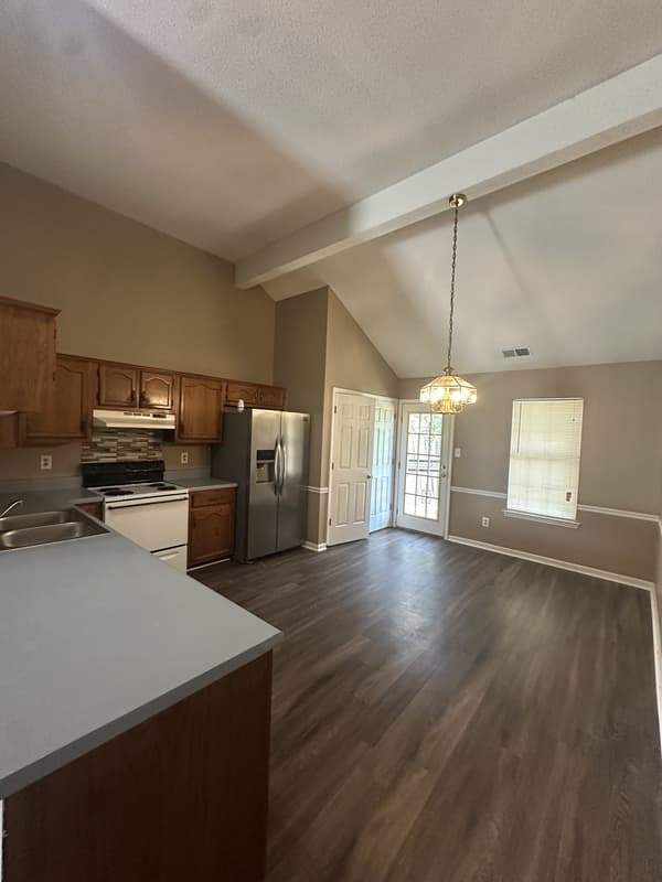 Memphis House: 5554 Oak Branch Cir N
