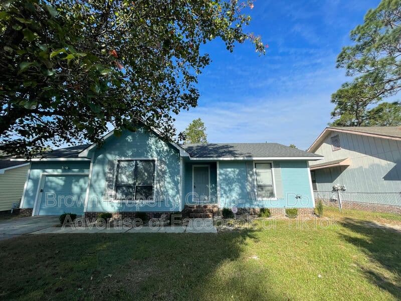 Fayetteville House: 6897 Kingsgate Dr