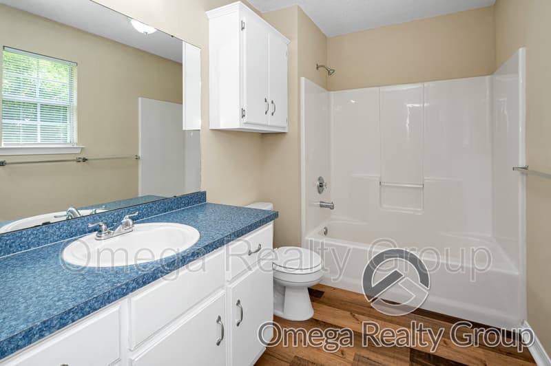 Mobile House: 3020 Barlett Dr