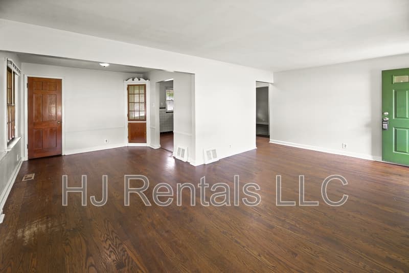 St. Louis House: 10139 Cabot Drive