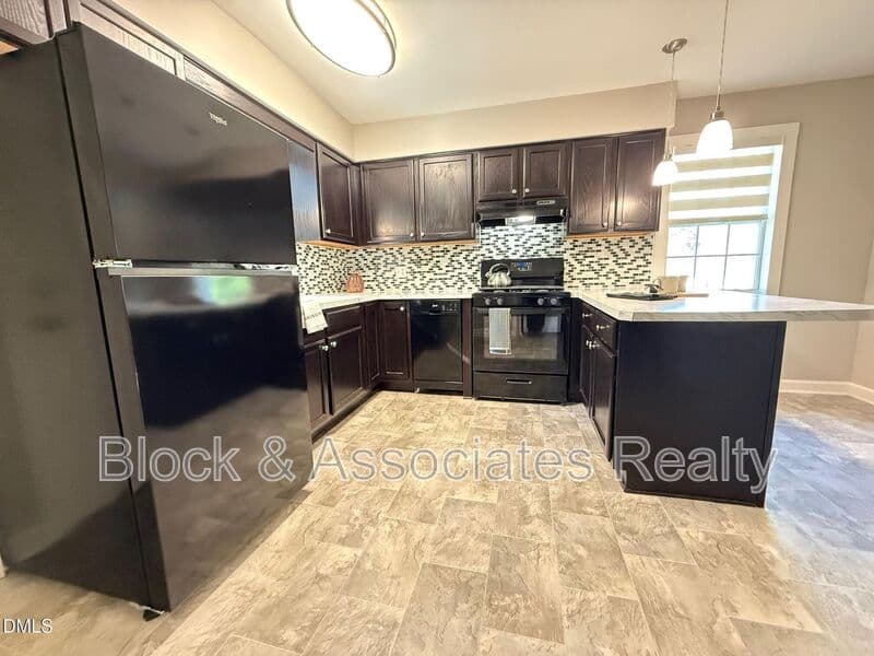 Raleigh House: 5215 Vann Street