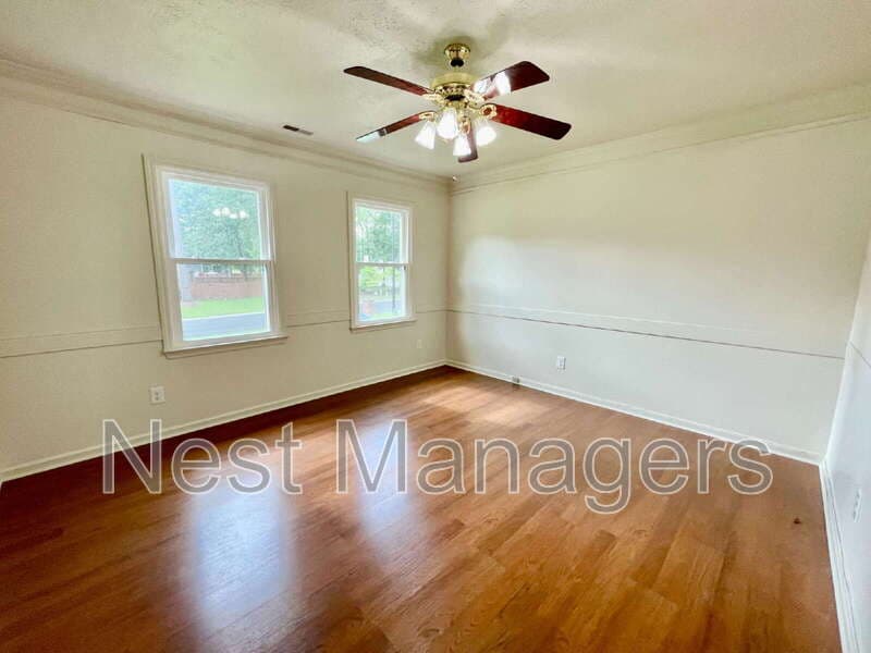 Fayetteville House: 5704 Kindley Dr
