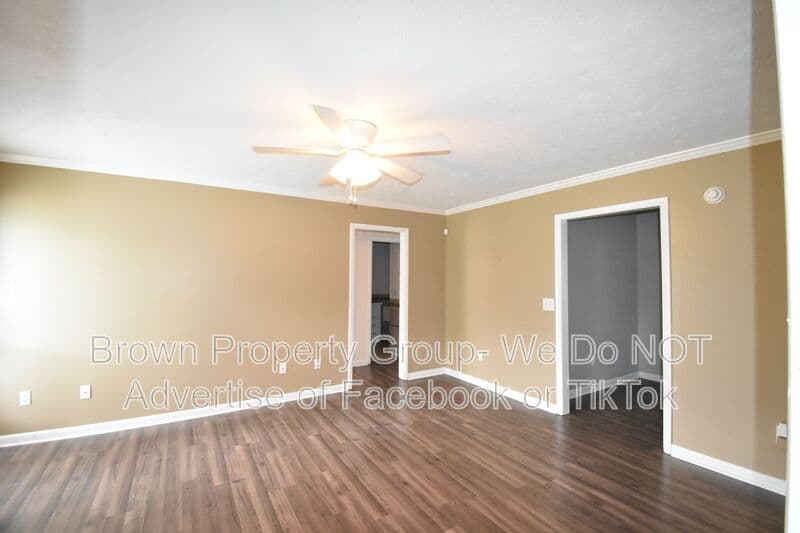 Fayetteville House: 6897 Kingsgate Dr