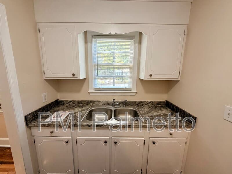 Columbia Condo: 3209 Wilmot Ave