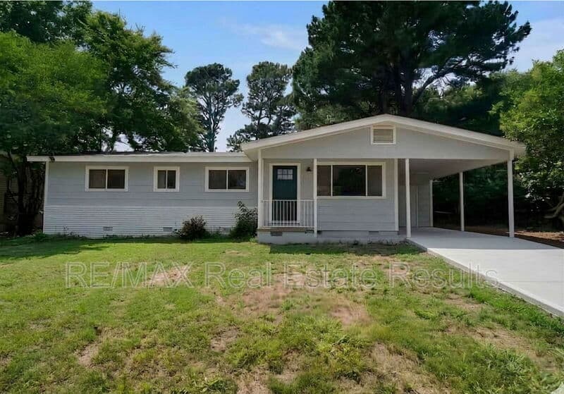 Fayetteville House: 113 N Nolan Ave