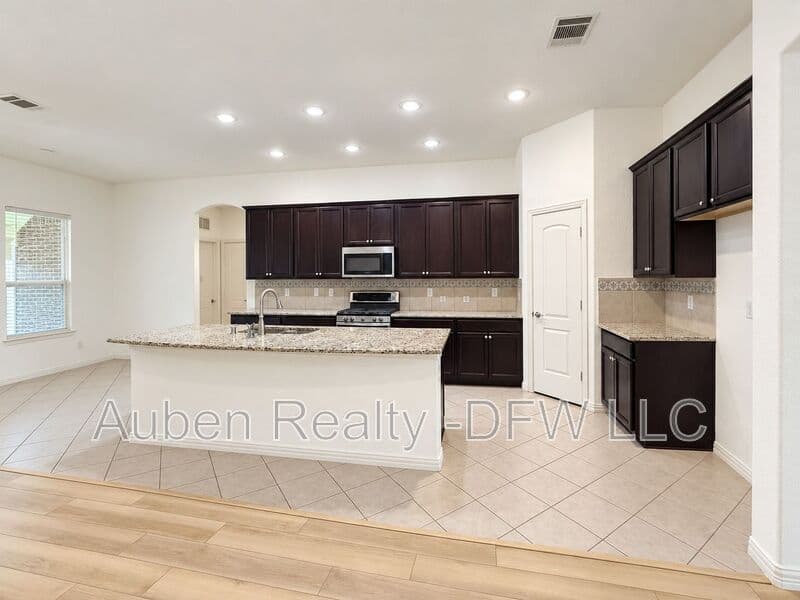 Fort Worth House: 8121 Belgian Blue Court
