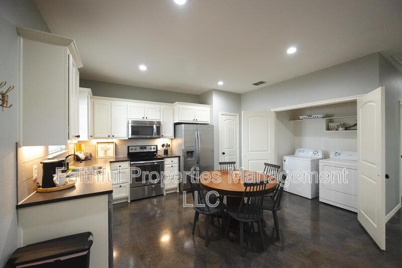 Lindale Condo: 14221 CR 452 2