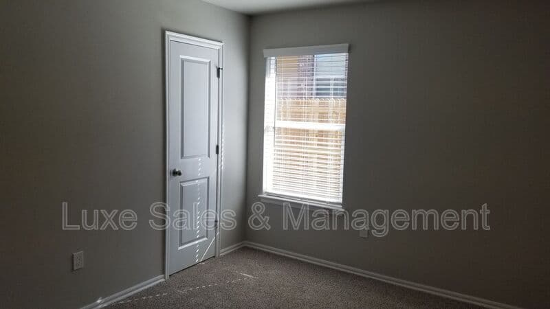 Bartlesville House: 3206 Roman Circle