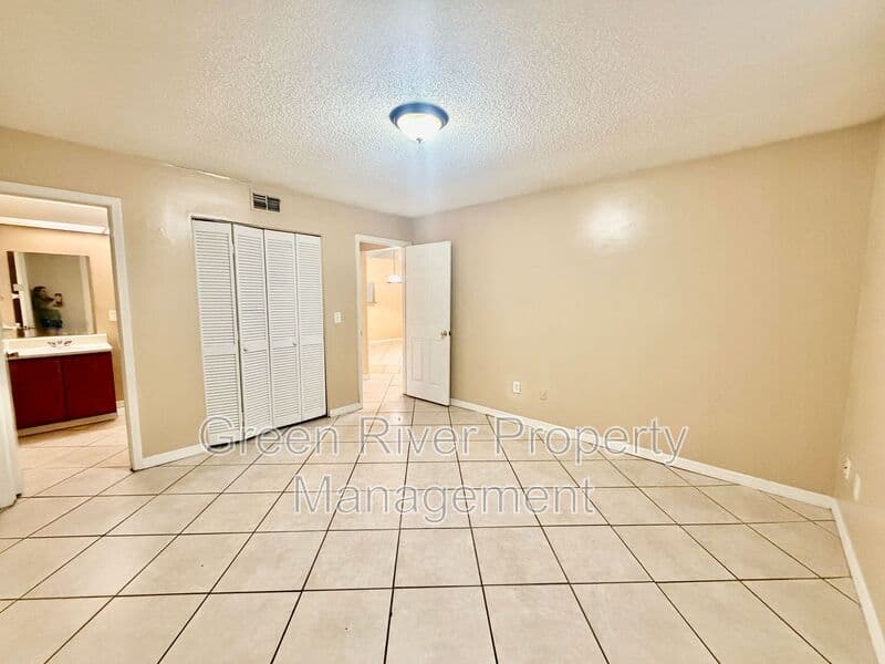 Jacksonville House: 5142 Ricker Road