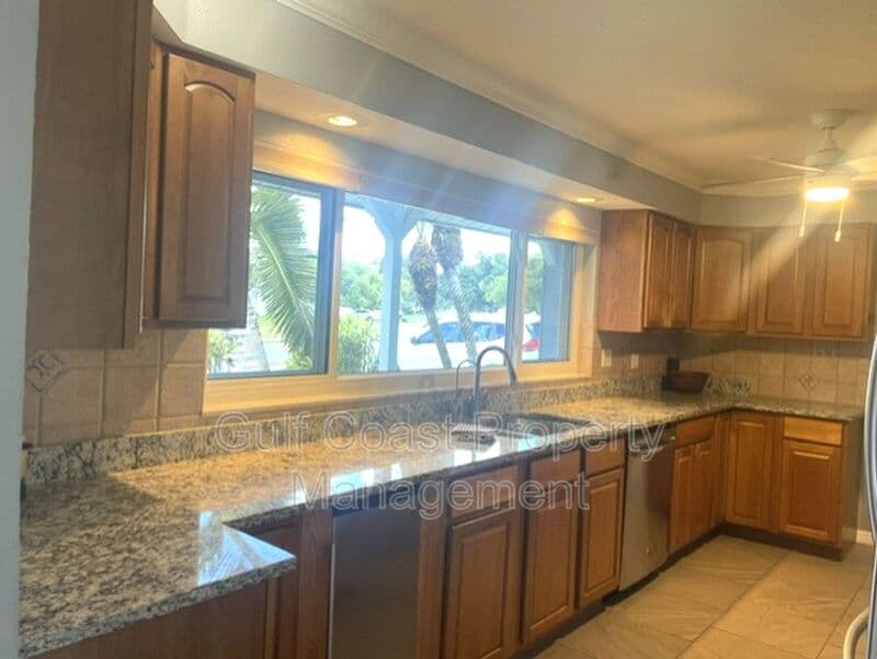 Sarasota House: 3737 Kingswood Dr