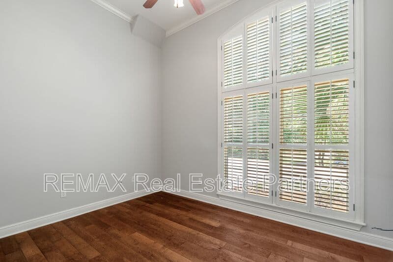 Sumrall House: 107 Raybourn Rd