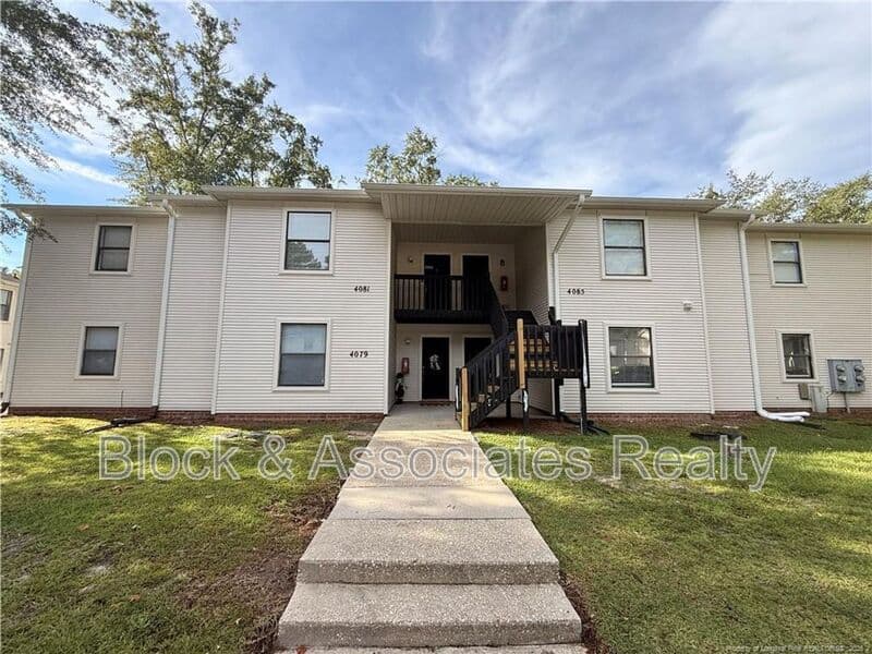 Hope Mills House: 4083 Professional Dr