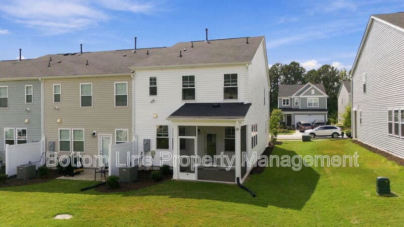 Durham Townhome: 5811 Woodlawn Dr