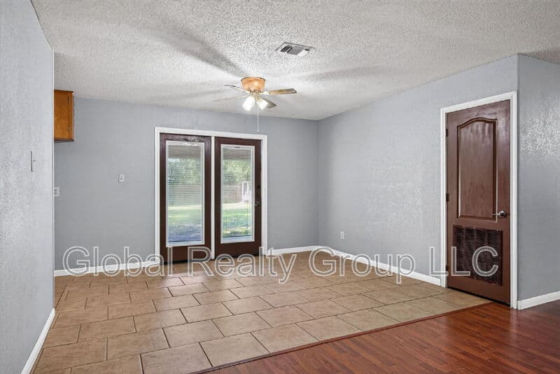 New Braunfels House: 138 Bobolink Dr