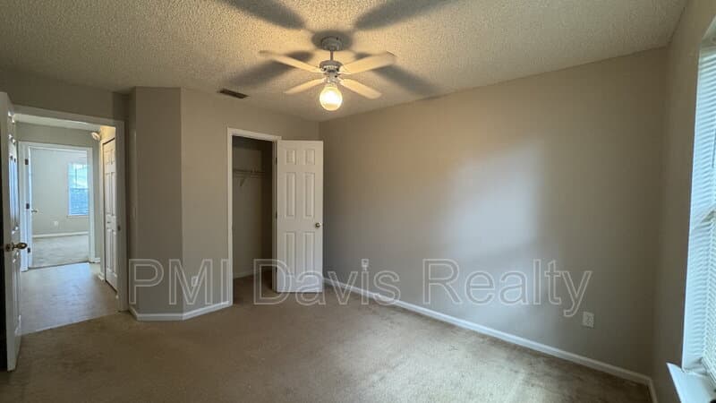 Jacksonville House: 9092 Camshire Dr