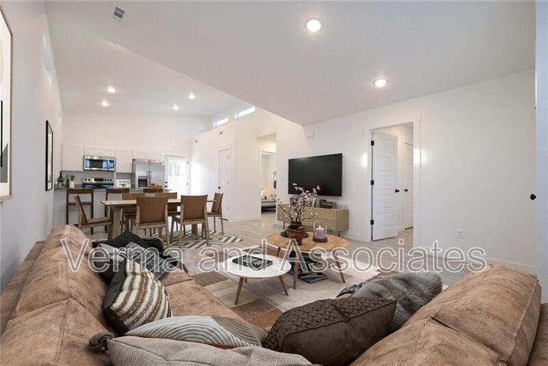 Bentonville House: 840 Illinois Ave