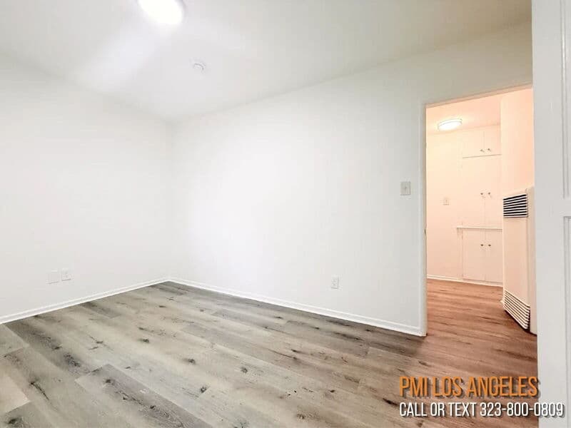 North Hollywood Condo: 10565 Camarillo St
