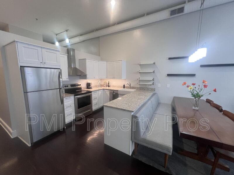 Milwaukee Condo: 715 North Milwaukee Street