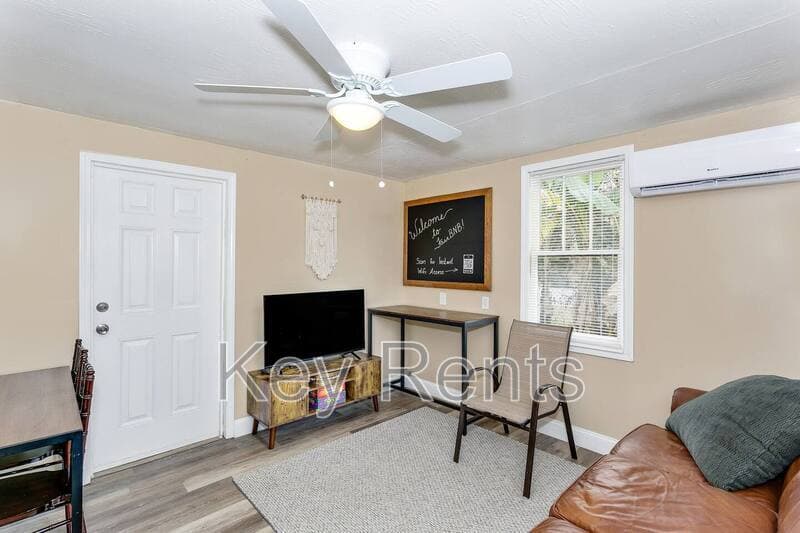 Pensacola House: 1003 Concordia Blvd