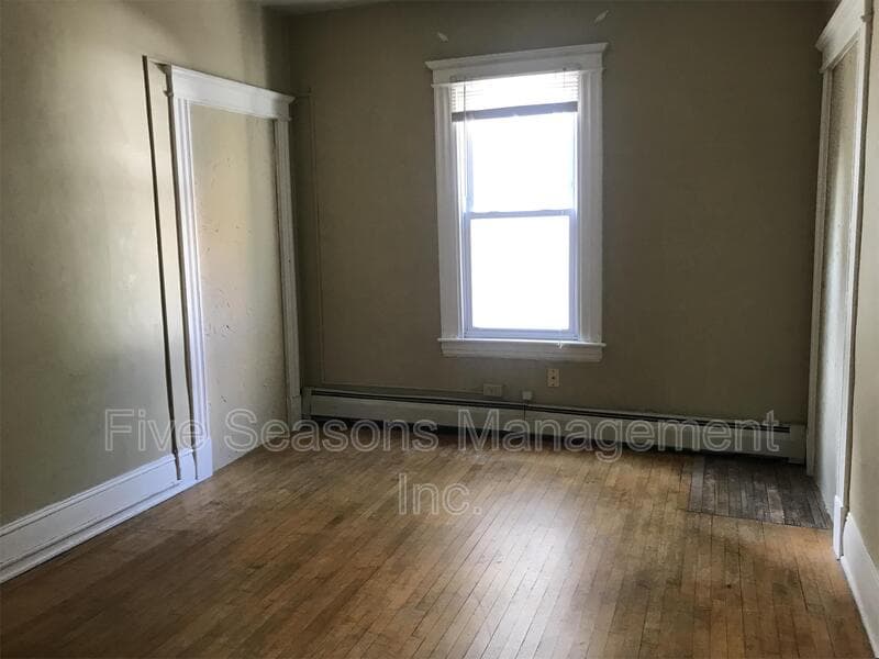 Burlington Condo: 8 Greene St - 1