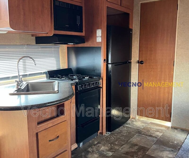 Pearsall House: 1819 County Road 1001 - 17