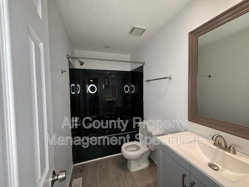 Lexington House: 145 Saddlebrooke Rd