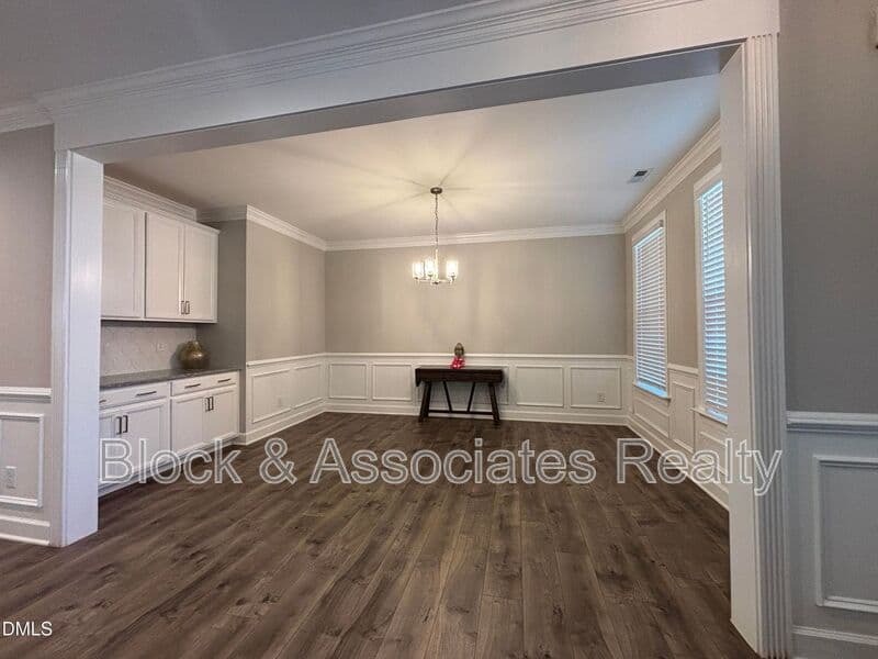 Wake Forest House: 2020 Edens Ridge