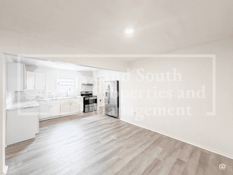 Lakeland House: 2152 Colonial Avenue