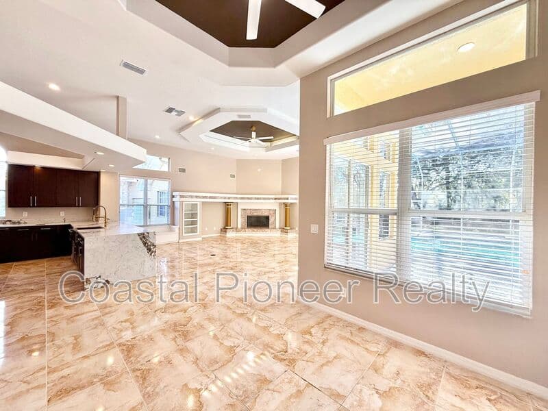 Largo House: 10334 Longwood Dr