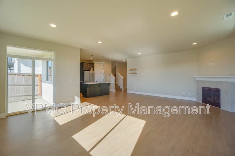 Vancouver House: 4225 NE 183rd St