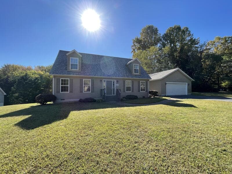 King George House: 10197 Madison Dr