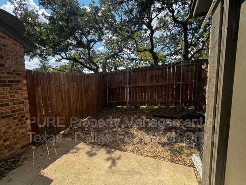 Irving Condo: 4004 W. Pioneer Dr.