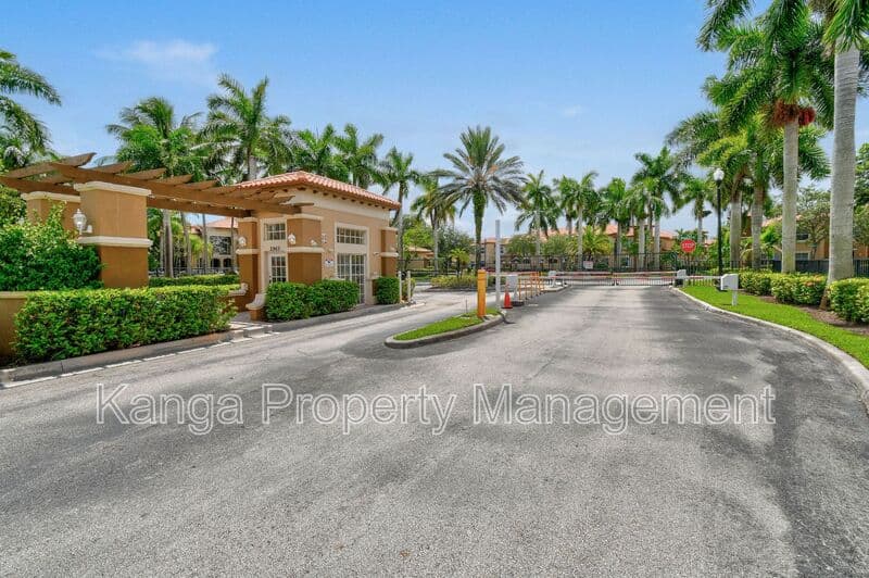 West Palm Beach Condo: 2912 Hidden Hills
