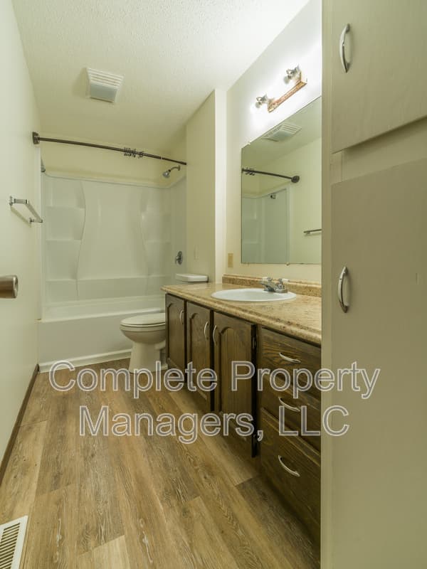 Albert Lea Condo: 1712 Gateway Drive