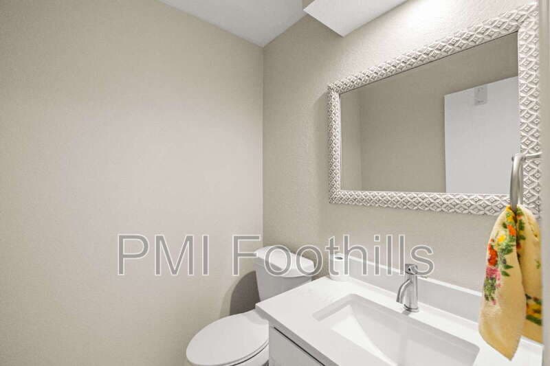 Golden Townhome: 206 South Holman Way