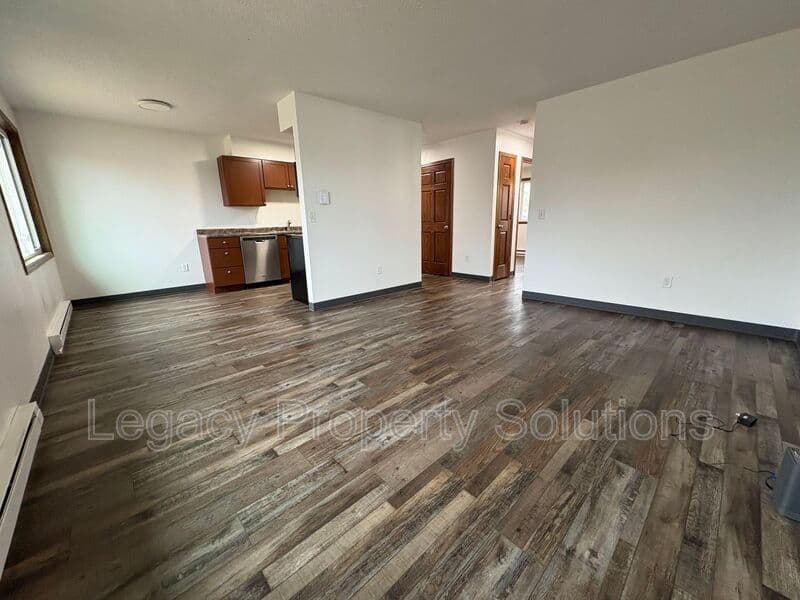 Center House: 217 North Lakota Ave